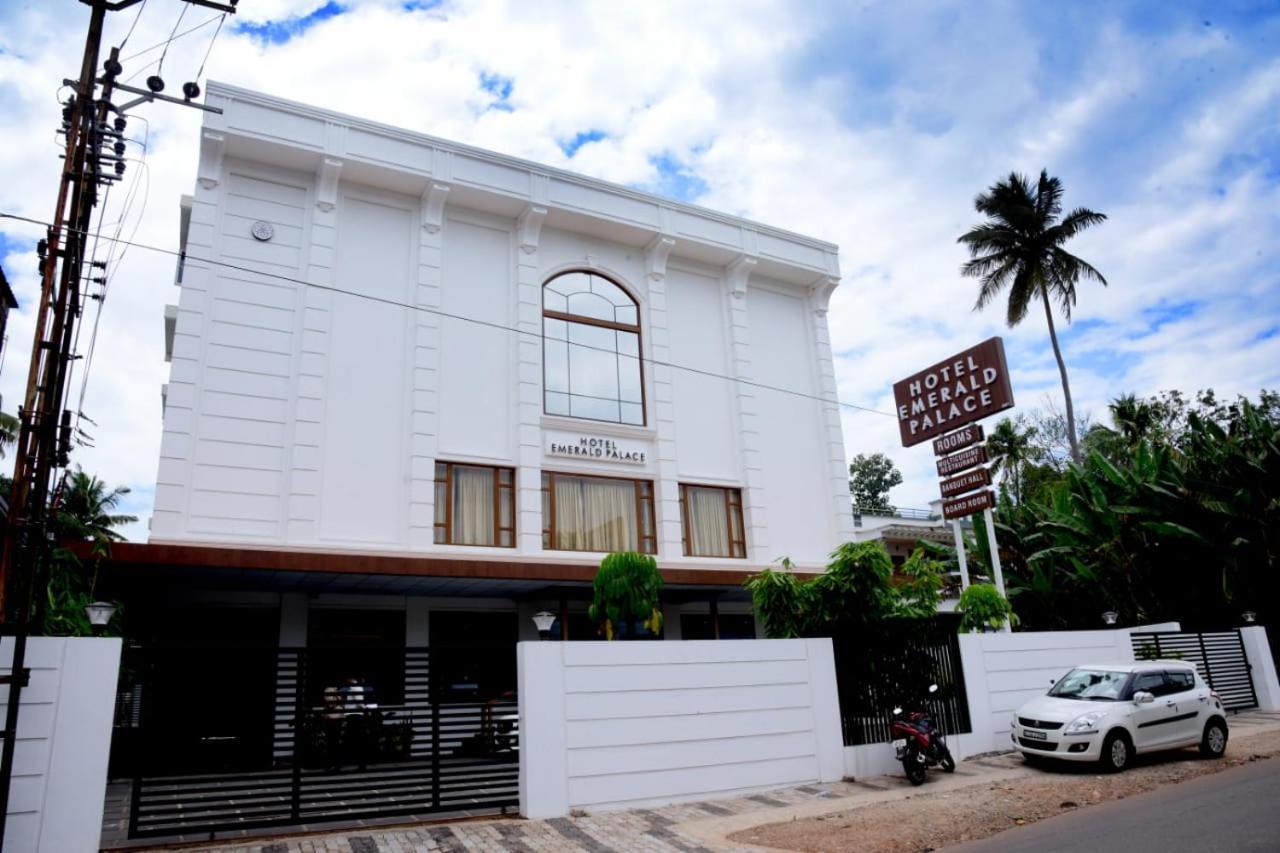 Hotel Emerald Palace Kottiyam Екстер'єр фото