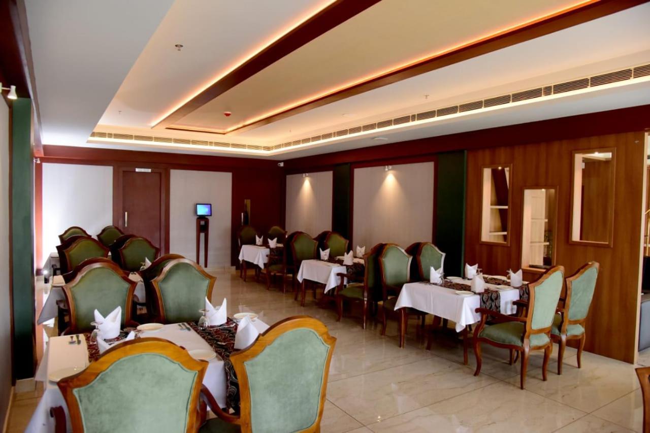 Hotel Emerald Palace Kottiyam Екстер'єр фото