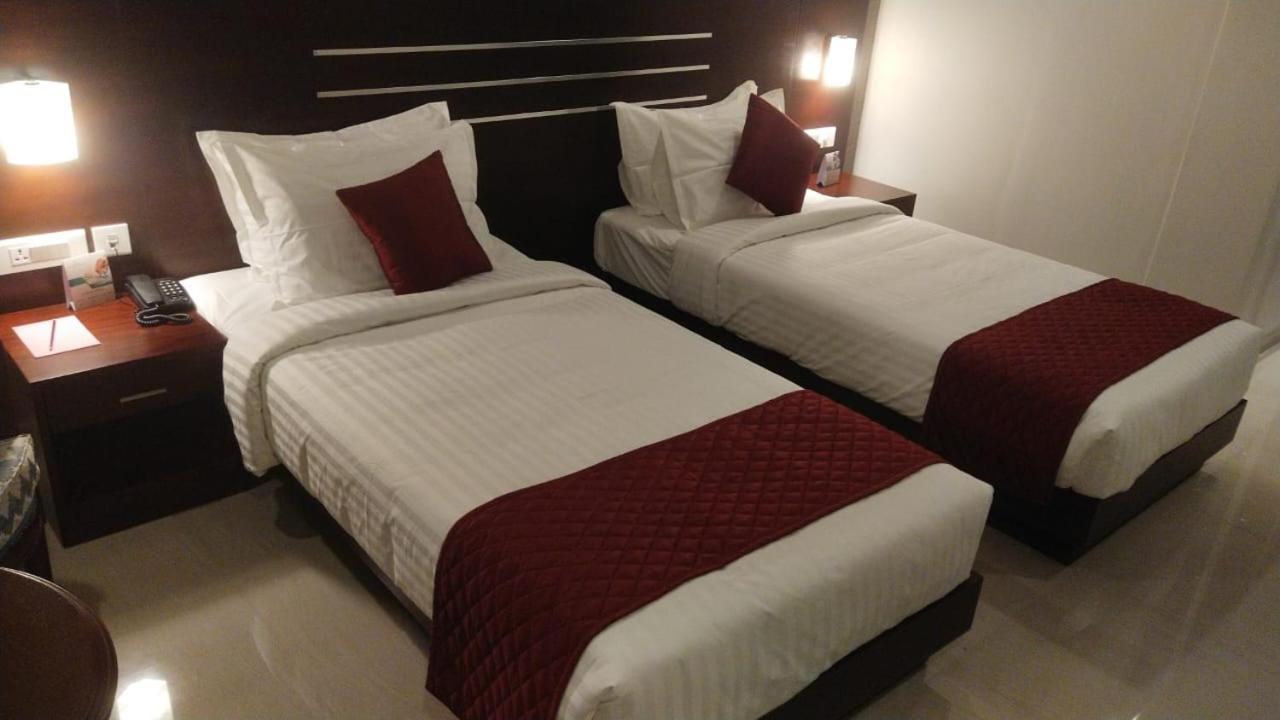 Hotel Emerald Palace Kottiyam Екстер'єр фото